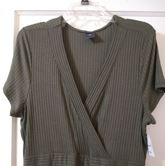 Woman's Dress - Picture 2 of 3